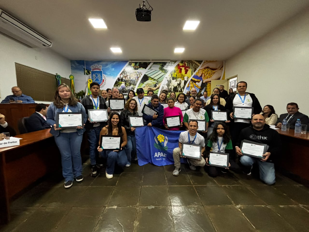 Alunos da APAE de Itaporã são homenageados pela Câmara de Vereadores