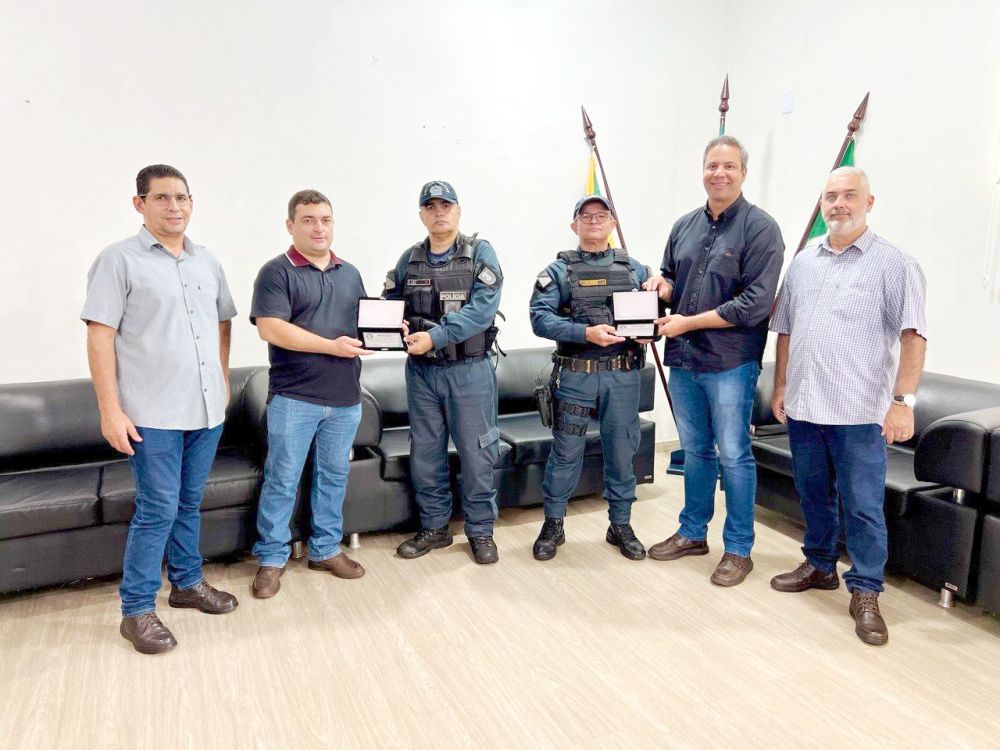 Em Itaporã Policiais Militares são homenageados pelo prefeito