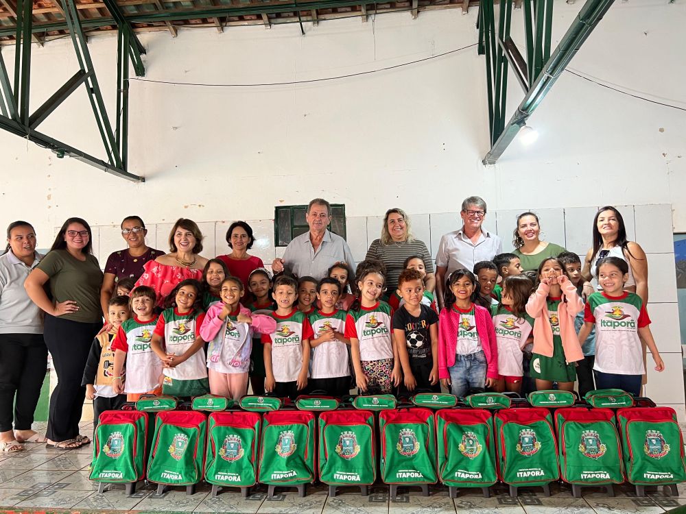 Em Itaporã alunos da REME recebem mochila escolar