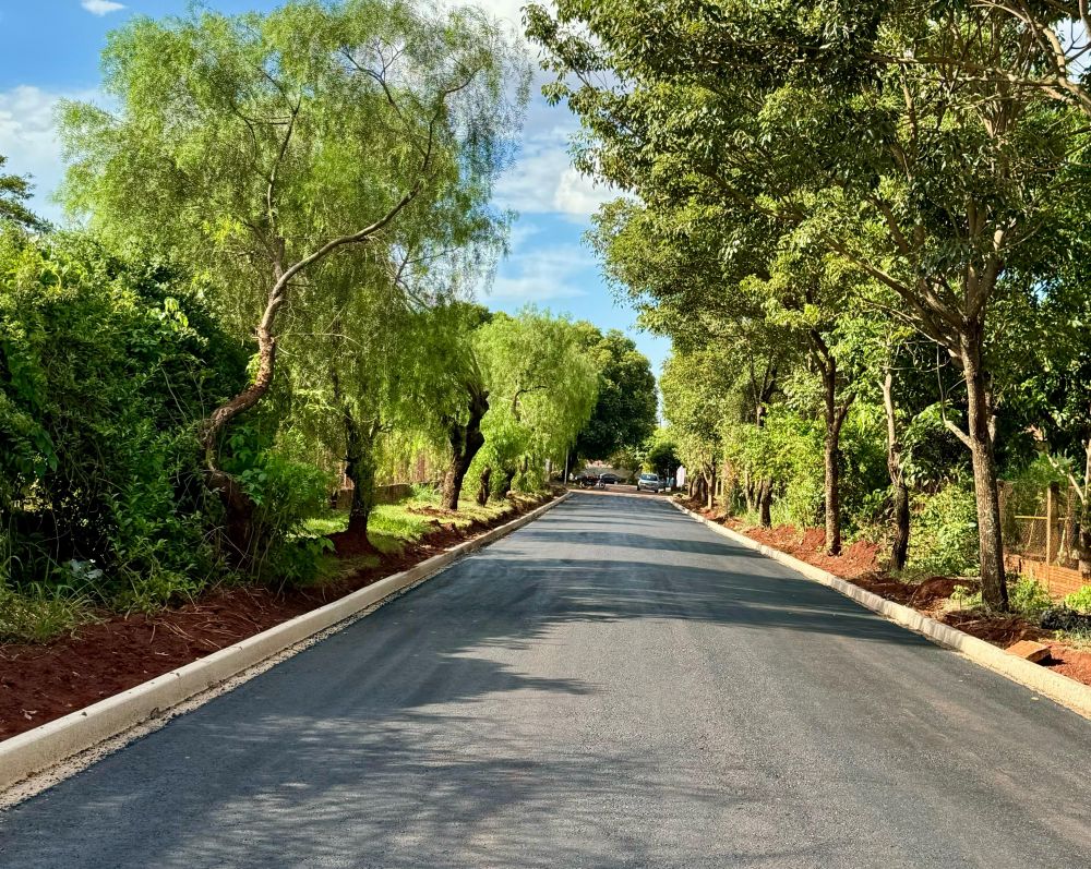 Prefeitura pavimenta Rua Francisco de Assis com recursos próprios