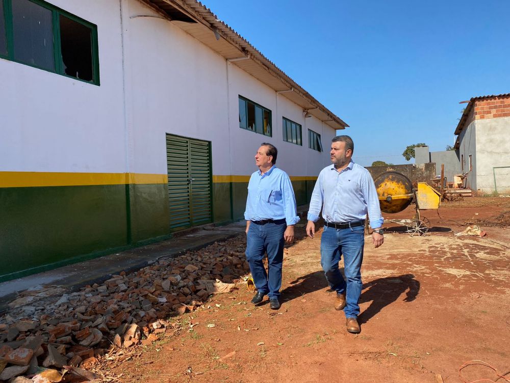 Prefeito vistoria reforma do Centro Comunitário Miguel Sena em Montese