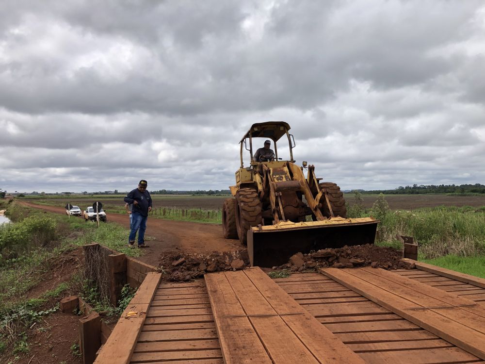Ponte sobre a MS-270 é reformada pela prefeitura de Itaporã em parceria com AGESUL
