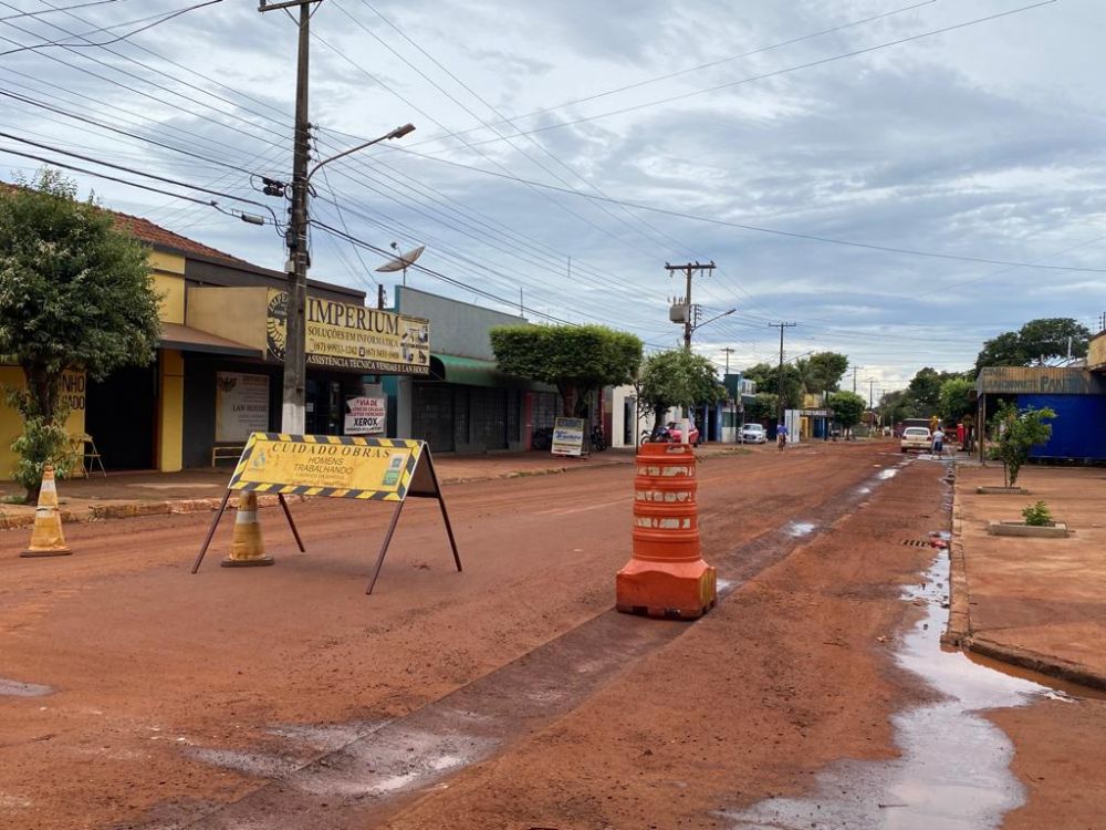 Avançam as obras da rede de esgoto em Itaporã