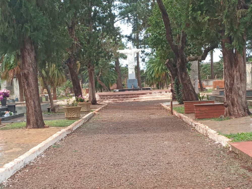 Itaporã: Cemitério Cristo Redentor recebe mutirão de limpeza