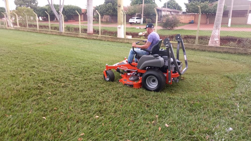 Prefeitura de Itaporã adquiriu moderna maquina cortadora de grama
