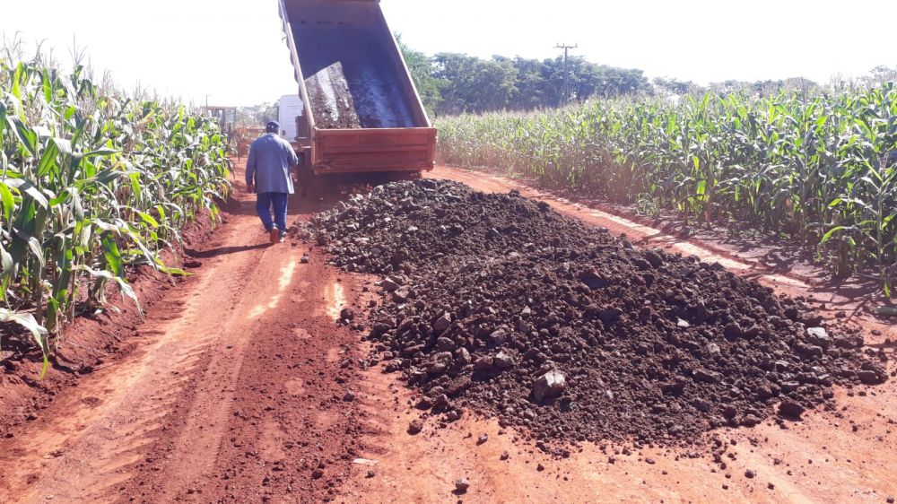 Prefeitura de Itaporã recupera trecho da estrada vicinal ITA-20