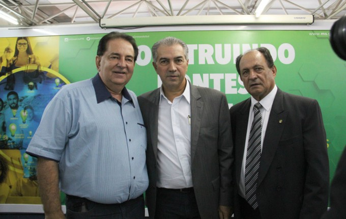 Zé Teixeira e Reinaldo Azambuja se comprometem com Pacco a reativar a iluminação na MS-156