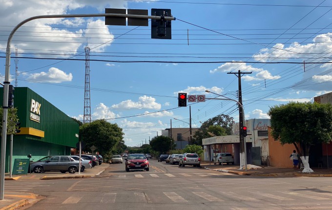 Semáforos começam a funcionar em Itaporã