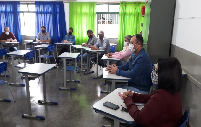 GEDU reúne diretores das escolas municipais e estaduais para discutir sobre transporte escolar.