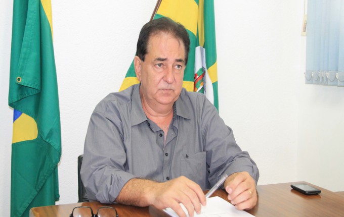 Pacco sanciona novo decreto reduzindo toque de recolher para 20h e proibindo festas