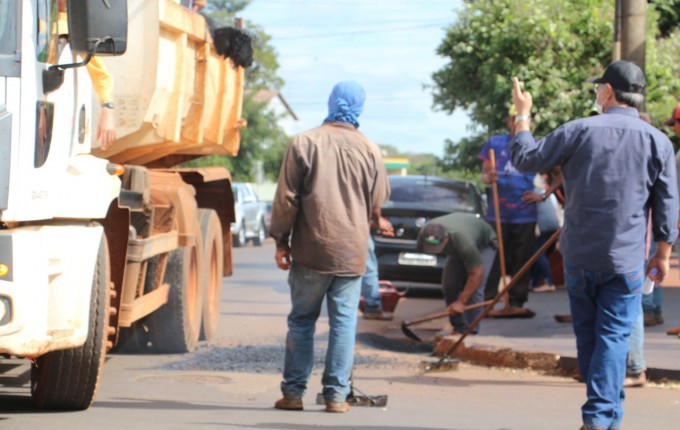 Prefeitura de Itaporã utiliza 70 tonelada de massa asfáltica em operação