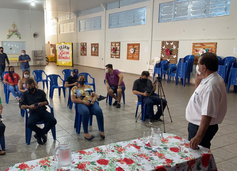 Prefeito Marcos Pacco ouve comerciantes sobre efeitos das normas restritivas