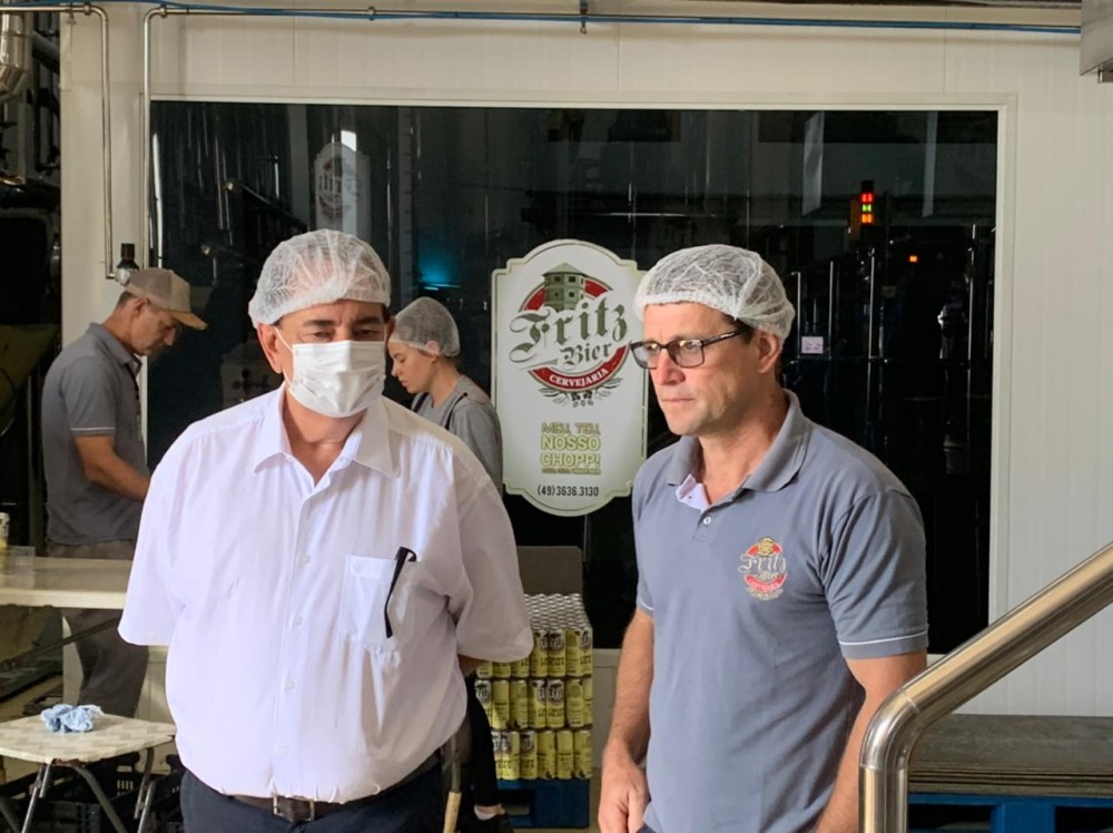 Em Santa Catarina, Prefeito Marcos Pacco visita cervejaria que poderá se instalar em Itaporã