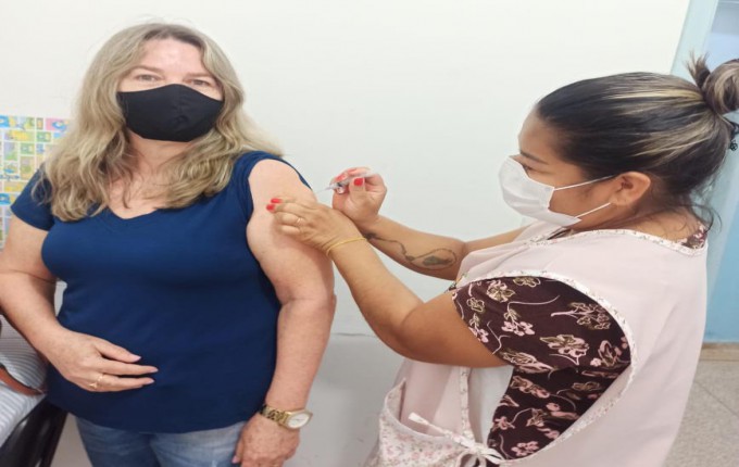 Itaporã: Inicia vacinação contra COVID-19 em professores e profissionais da educação