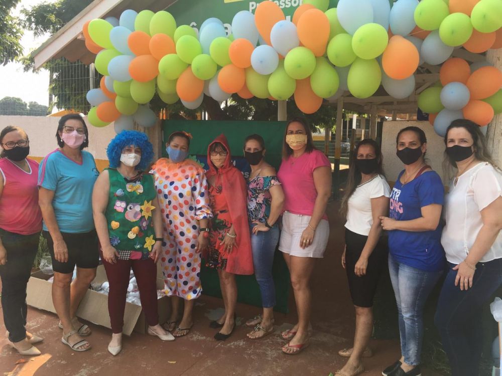 Escola Rozânia Moura comemora dia das Crianças no sistema DriveThru