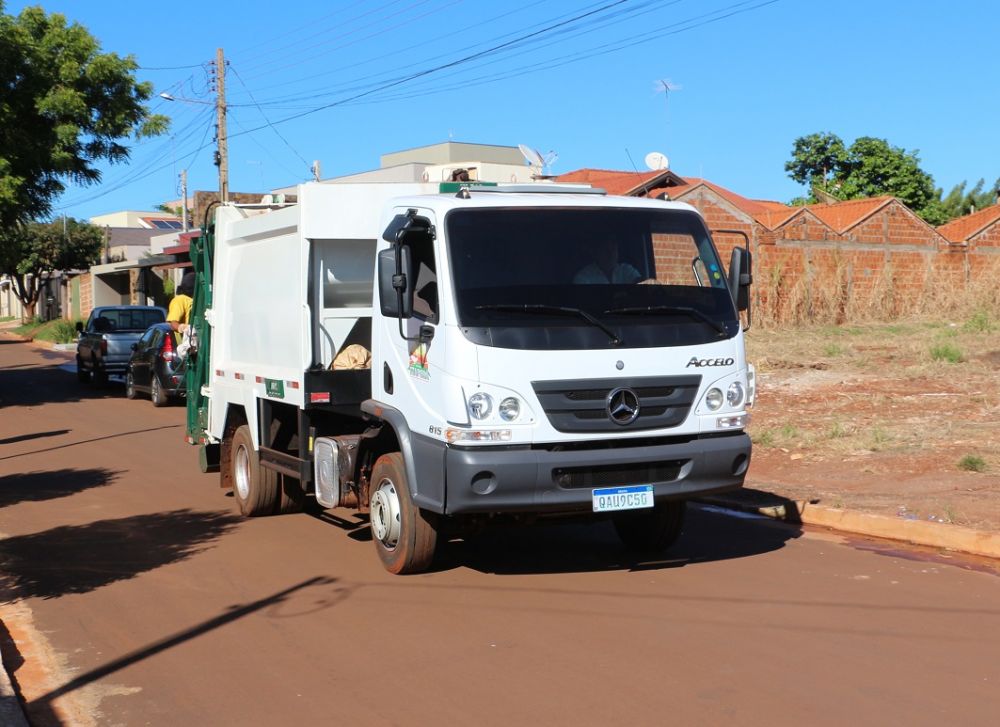 Itaporã recebe novo caminhão prensa para reforçar coleta de lixo