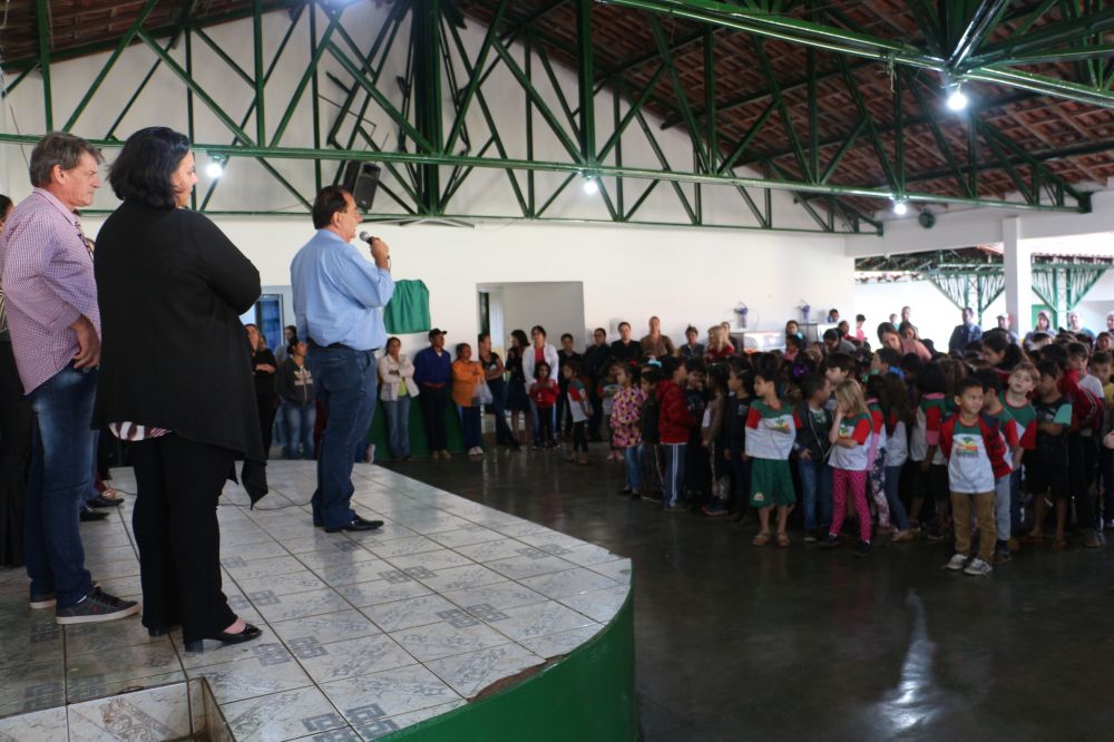 Educação: Prefeito entrega obras de reforma da Escola Sônia Teixeira Paiva