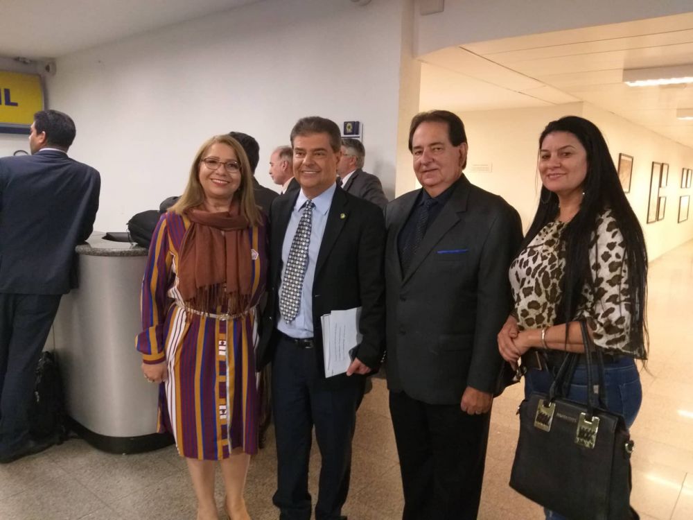 Em Brasília, o prefeito consegue caminhão basculante através do Senador Nelsinho Trad