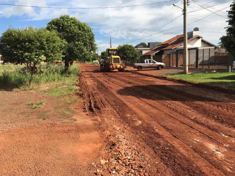 Bairros de Itaporã ganham serviços de Patrolamento e Cascalhamento