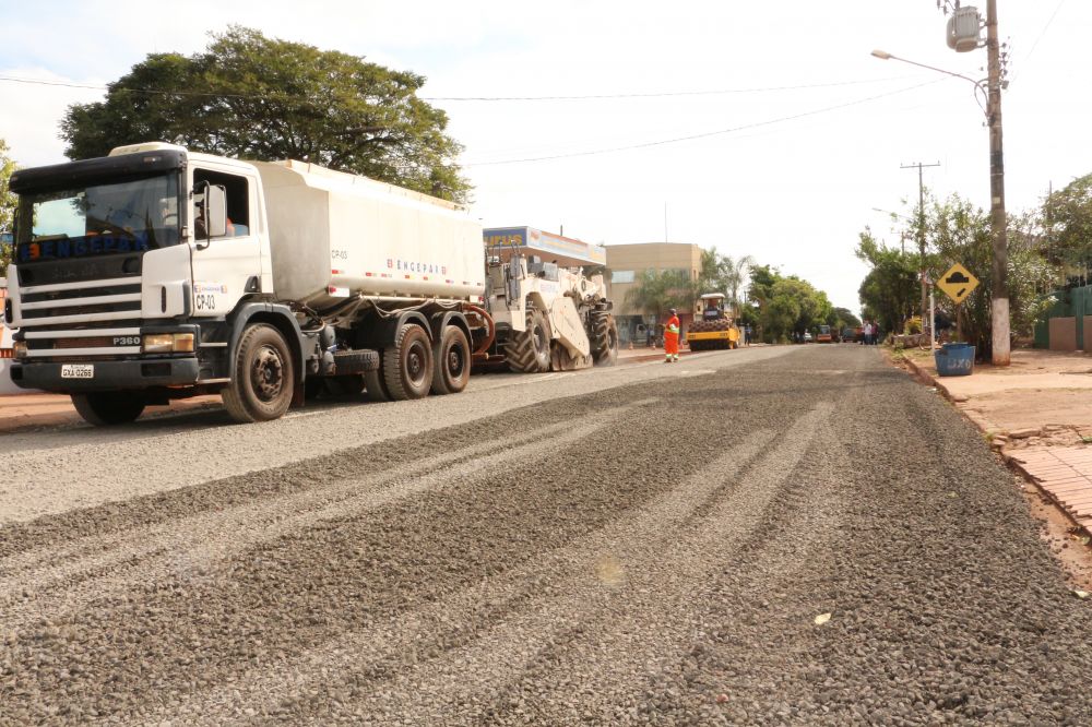 Asfalto da Rua Aral Moreira recebe moderno processo de Fresagem