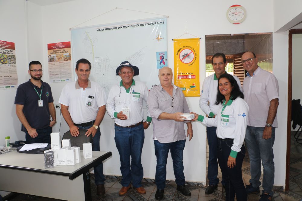 Agentes de Endemias de Itaporã recebem Smartphones para dinamizar registro de informações