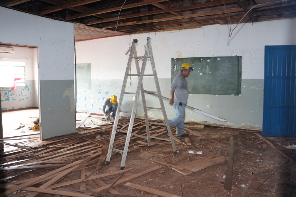 Prefeitura inicia reforma da Escola Municipal Rozânia Moura em Itaporã
