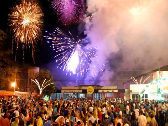 Prefeito esclarece que licitação dos fogos foi feita com planejamento.