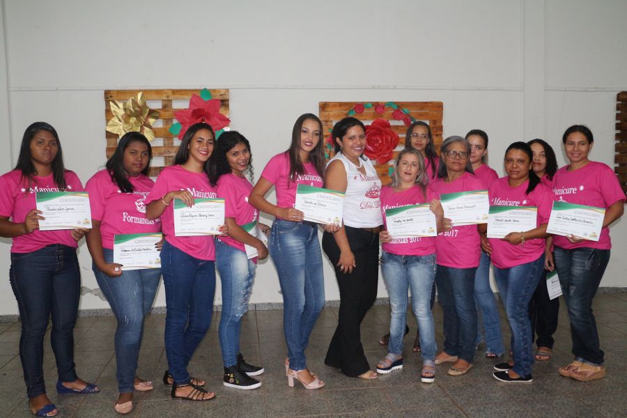 Ação Social e CRAS de Itaporã formam turma em capacitação para Cabeleireiro e Manicure.