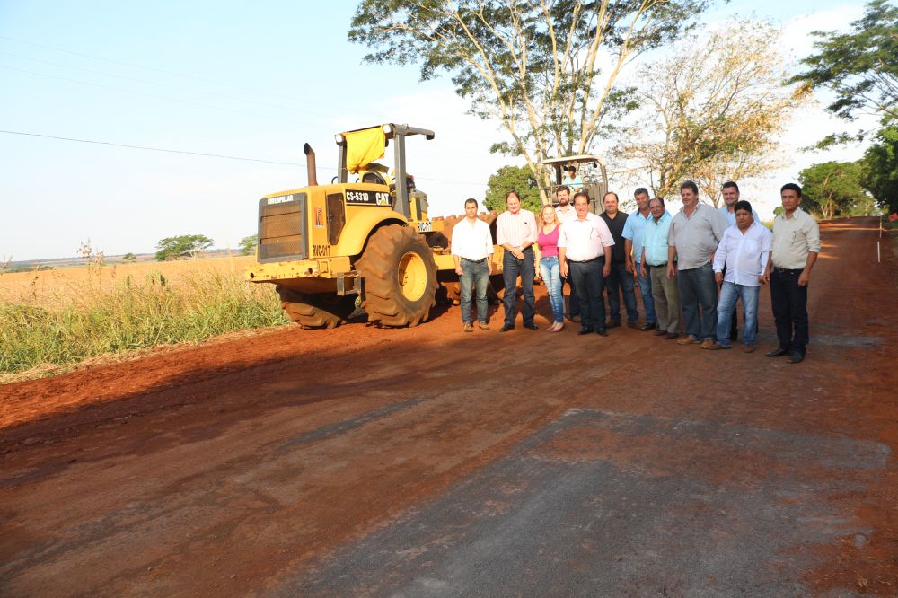 Prefeito municipal, Marcelo Miglioli e Zé Teixeira vistoriam obras em Itaporã