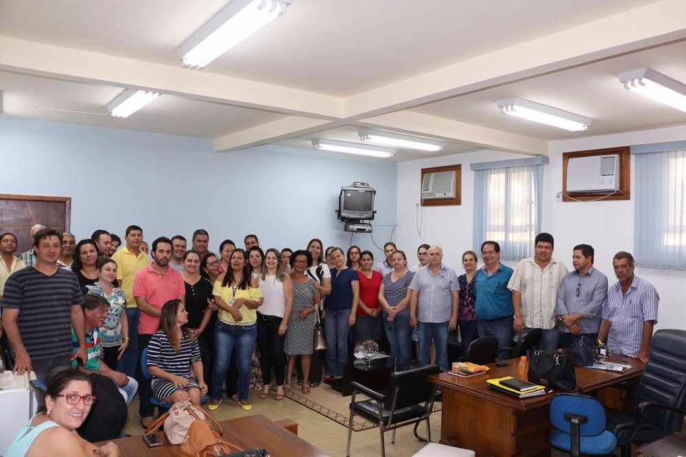 Prefeito Municipal reúne servidores e diz que contenção é ordem do dia